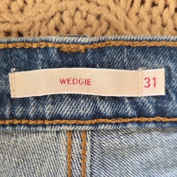 Levi's Premium Denim Button-Fly Wedgie Jean in Medium Wash - Size 31 - Picture 9 of 13